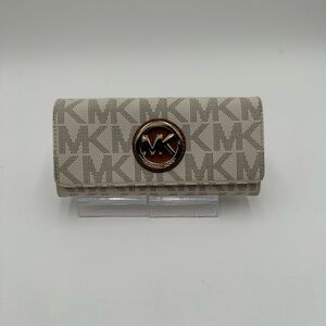 Michael Kors Cream Wallet Signature Style